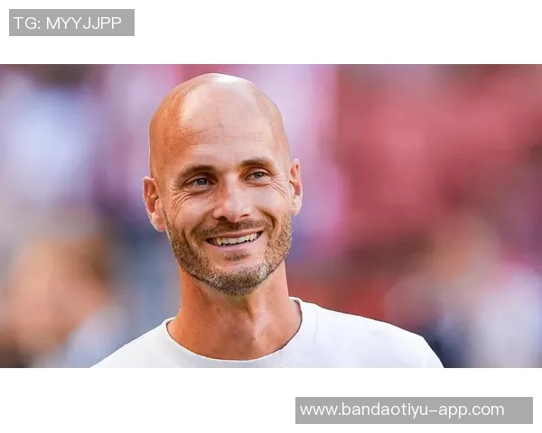 弗拉门戈年轻中卫克雷顿正式加盟沃尔夫斯堡合同至2030年